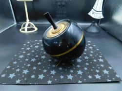 BLACK VINTAGE ASHTRAY